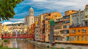 Girona temperatur, klima og vejr året rundt