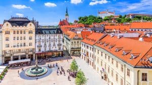 Bratislava temperatur, klima og vejr året rundt