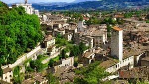 Gubbio temperatur, klima og vejr året rundt