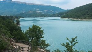 Lago di Vico temperatur, klima og vejr året rundt