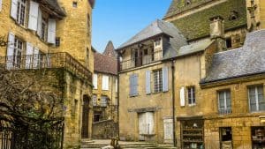 Sarlat-la-Canéda temperatur, klima og vejr året rundt