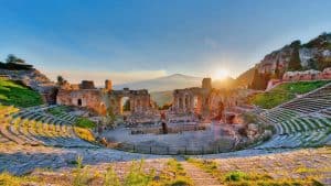 Taormina temperatur, klima og vejr året rundt