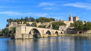 Avignon temperatur, klima og vejr året rundt