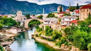 Mostar temperatur, klima og vejr året rundt