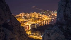 Omiš temperatur, klima og vejr året rundt