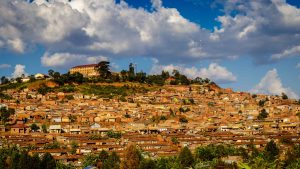 Kampala temperatur, klima og vejr året rundt