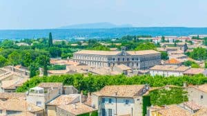 Uzès temperatur, klima og vejr året rundt