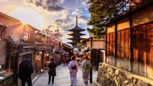 Kyōto temperatur, klima og vejr året rundt