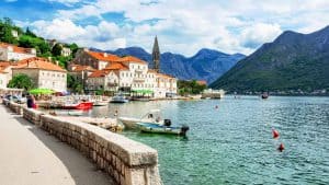 Perast temperatur, klima og vejr året rundt